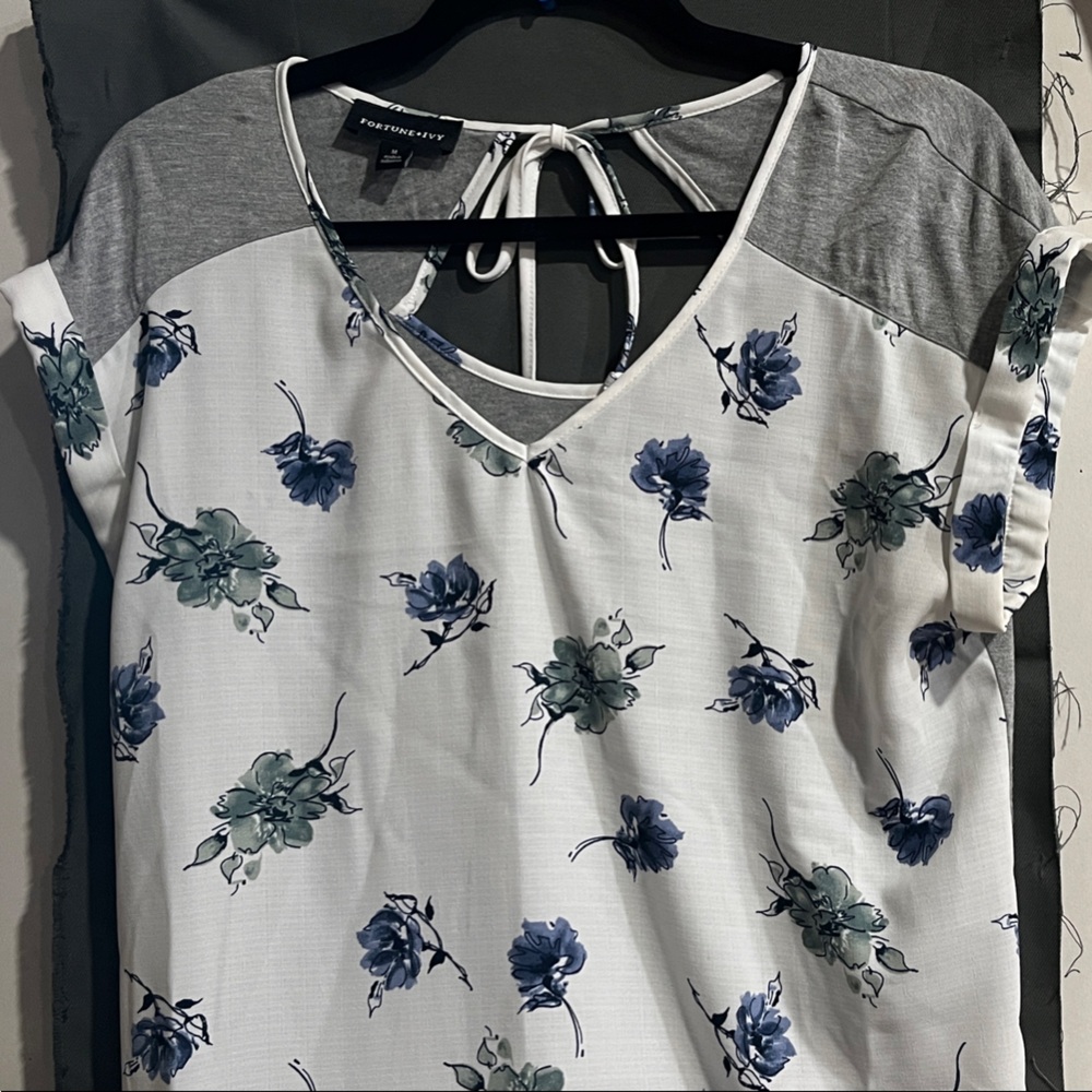 Floral Short Sleeve Top - White and Gray